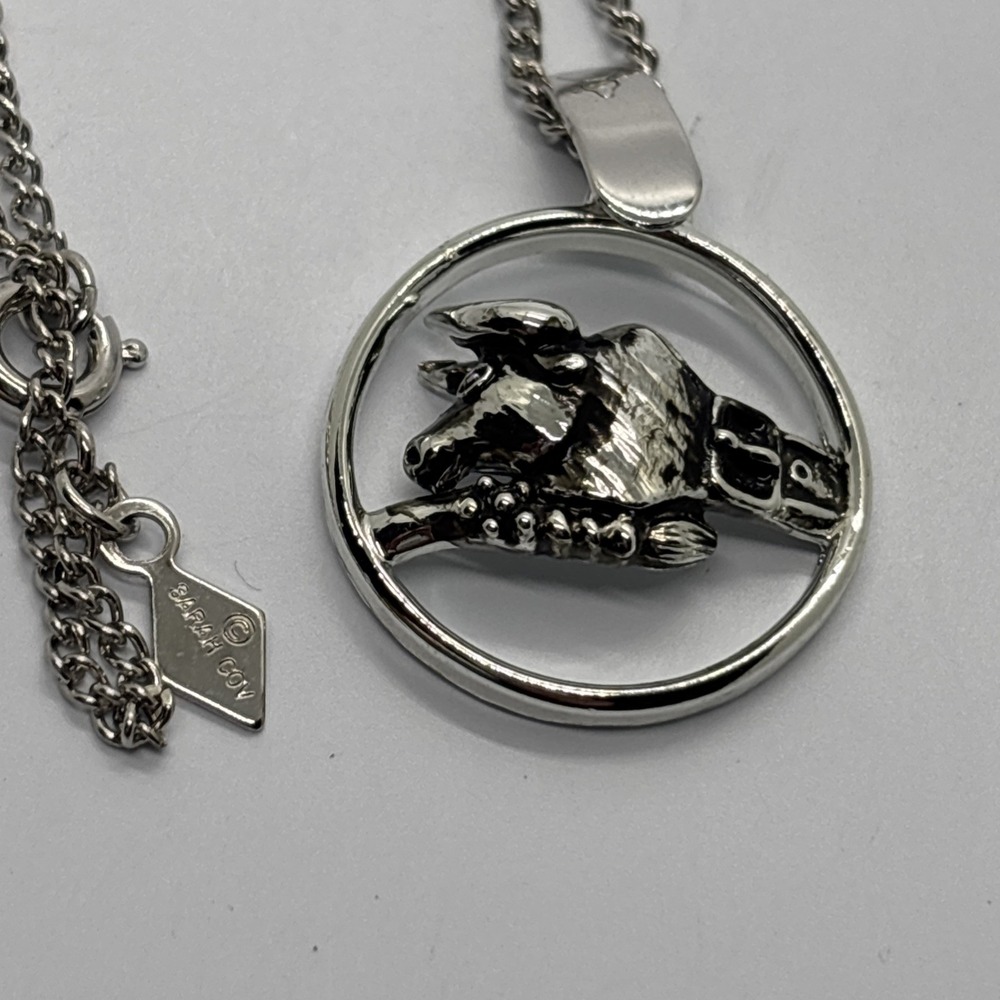 Pendant Necklace Pristine Sarah Coventry 1974 Zodiac Taurus Silver Tone‎